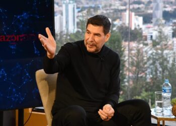Claure le dice a Evo que deje de hacerse a la víctima y que nunca ofreció recompensa por su captura
