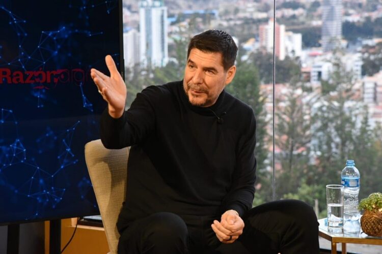 Claure le dice a Evo que deje de hacerse a la víctima y que nunca ofreció recompensa por su captura