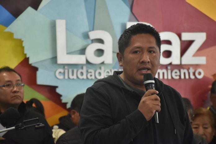 Los transportistas en reunión con la Alcaldía y vecinos.
