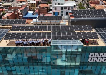 Banco Unión S.A. impulsa la sostenibilidad con la instalación de paneles solares en sus edificios