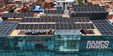 Banco Unión S.A. impulsa la sostenibilidad con la instalación de paneles solares en sus edificios
