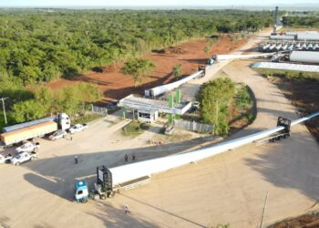 Se inicia el traslado terrestre de los aerogeneradores para el parque eólico en Warnes