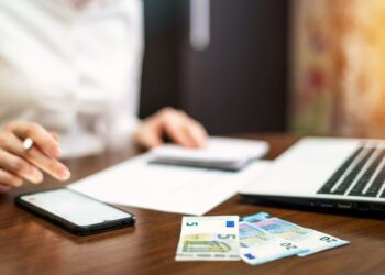 Conozca cómo acceder a su reporte crediticio y evite entrar en mora