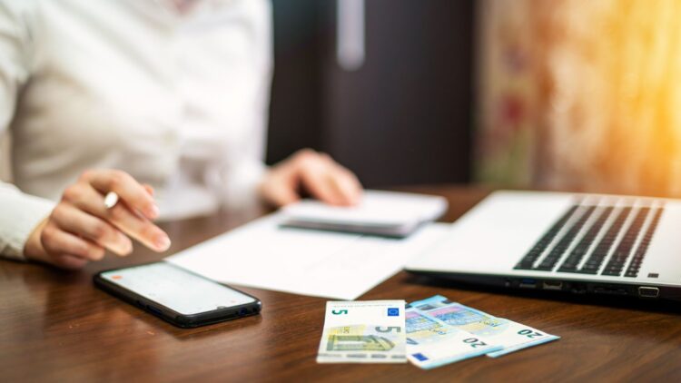 Conozca cómo acceder a su reporte crediticio y evite entrar en mora