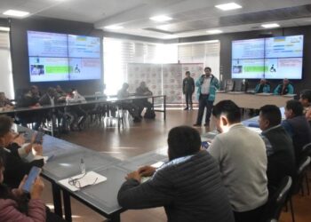 Reunión entre la Alcaldía, vecinos y transportistas.