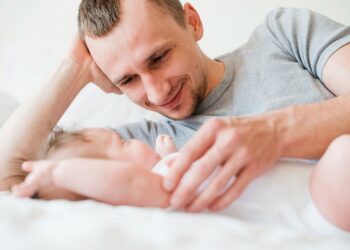 Más tiempo en familia: Nestlé amplía la licencia de paternidad para sus colaboradores