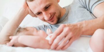 Más tiempo en familia: Nestlé amplía la licencia de paternidad para sus colaboradores