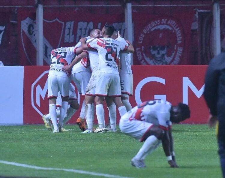 Nacional Potosí hace respetar su casa y vence a Independiente por 2-0