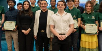 UDABOL lanza histórico modelo solidario de salud y nombra a miembros de la Oxford Diplomatic Society como Embajadores de Buena Voluntad