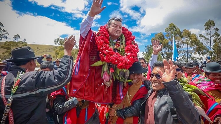 Jhonny Fernández avanza: Firma acuerdos multisectoriales en el altiplano paceño
