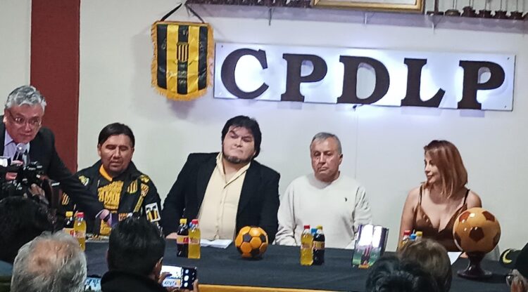 «Sergio Luna – La pelota es mi vida» fue presentado por el ídolo de The Strongest