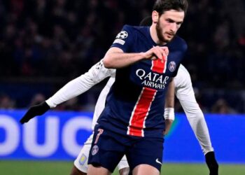 Kvaratskhelia entra en once del PSG por Barcola ante Aston Villa