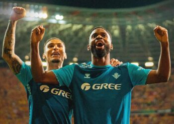 Betis cumple en Polonia y pasa a semifinales en la Conference League