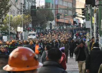 Mineros protestan en La Paz por falta de combustible y explosivos