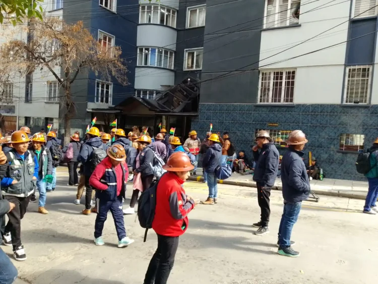 Mineros retoman protesta con 19 demandas al Gobierno