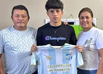 Arquero Borda, de 16 años, firma contrato con Tucumán