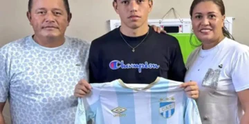 Arquero Borda, de 16 años, firma contrato con Tucumán