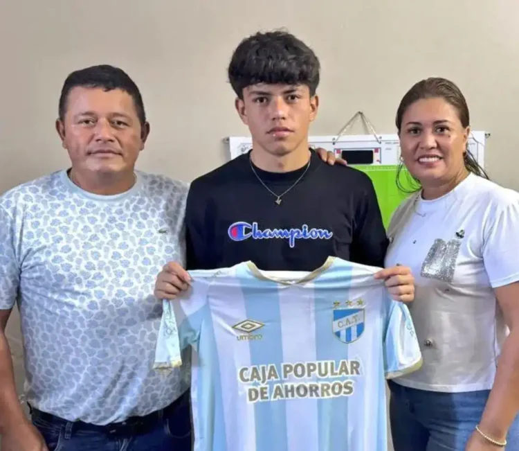 Arquero Borda, de 16 años, firma contrato con Tucumán