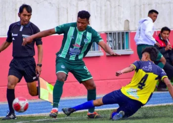 La Simón Bolívar arrancó con el triunfo de los favoritos