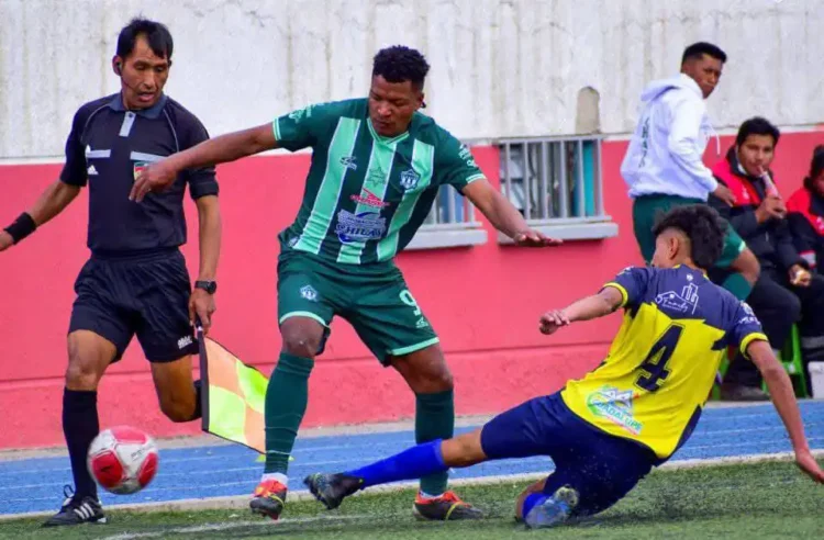 La Simón Bolívar arrancó con el triunfo de los favoritos