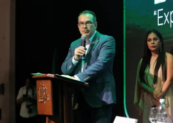 Aguilera exige modelo mixto y critica estatismo en cumbre energética
