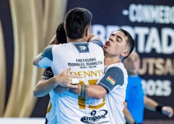 Fantasmas MM derrota 2-1 a Peñarol y apunta a cuartos