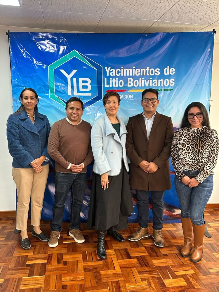 YLB y Australia exploran alianzas para industrializar litio en salares de Bolivia