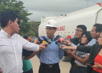 YPFB descarga 7,5 millones de litros de combustibles