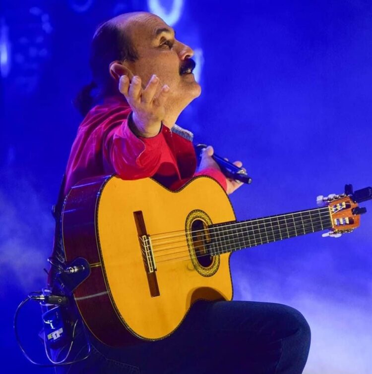 Yalo Cuéllar en una de sus presentaciones.