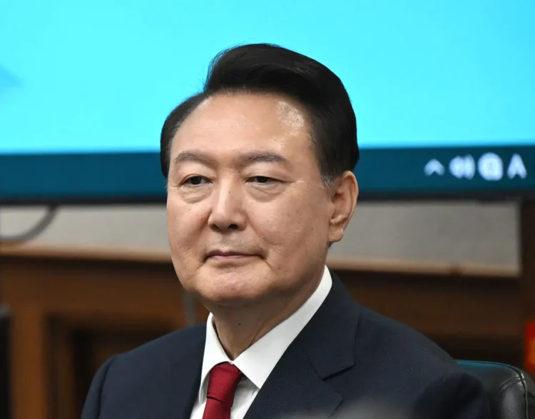 Yoon-Suk-Yeol