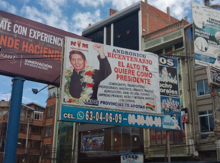 Un banner con la imagen de Andrónico Rodríguez apareció en la zona Ballivián de El Alto.