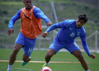 Bolívar está rumbo a Inglaterra, llegará este martes a Manchester