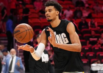 Los ‘Paris Games 2025’ de la NBA se rinden a Wembanyama