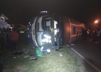 Accidente en carretera Santa Cruz-Cochabamba deja un muerto y 16 heridos