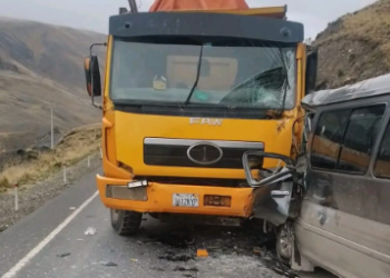 Accidente en la carretera a los Yungas deja 14 heridos, incluyendo menores