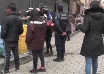 Decomisan 100 turriles de aceite en El Alto y 1.700 litros en Sucre