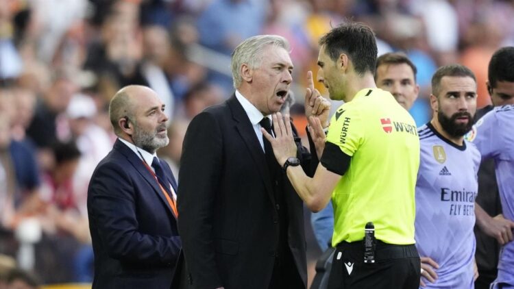 ‘El VAR ha quitado mucha o demasiada rseponsabilidad al árbitro’, opina Ancelotti