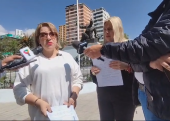 Dos activistas presentan una nueva denuncia contra Morales por tres delitos