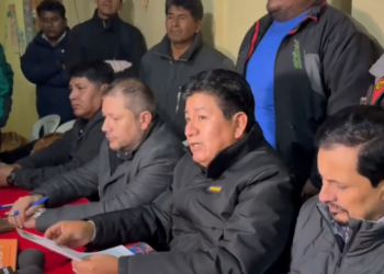 Transporte a Yungas levanta bloqueo tras acuerdo con el Gobierno sobre combustible y carreteras