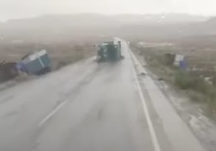 Una colisión múltiple ocurrió este sábado en la carretera Patacamaya-Tambo Quemado.