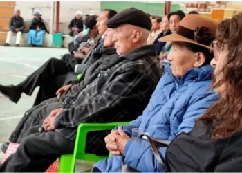 Los adultos mayores pueden pedir exención de congelamiento de sus cuentas por deudas tributarias.