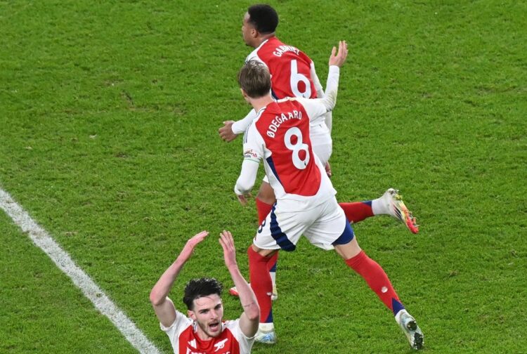 Arsenal se lleva el derbi ante Tottenham y se aproxima al Liverpool