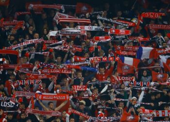 Dos hinchas del Lille ‘heridos por arma blanca’ tras pelea contra fans del Bolonia