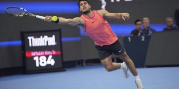 Alcaraz tumba a Medvedev en dos sets y alcanza la final del torneo de Pekín