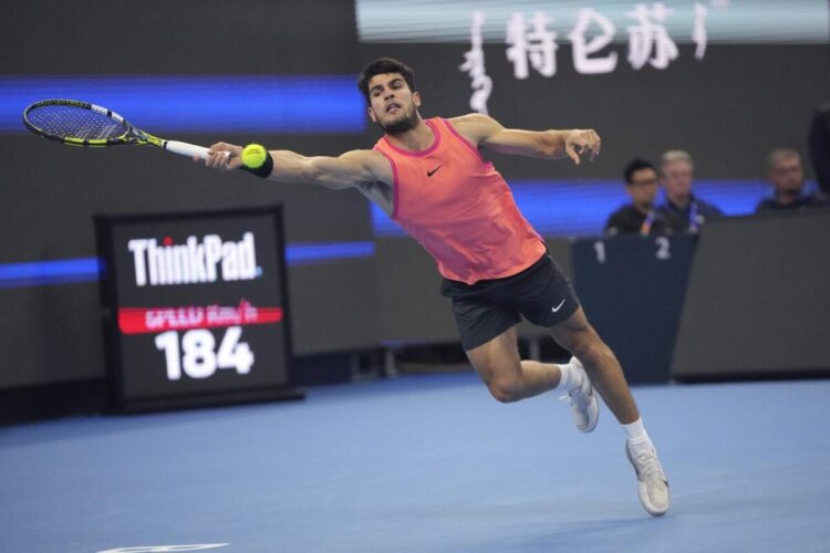 Alcaraz tumba a Medvedev en dos sets y alcanza la final del torneo de Pekín