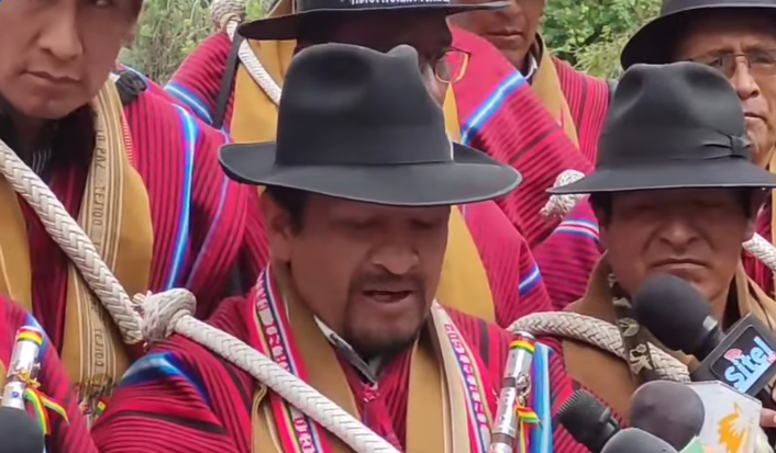 Campesinos de La Paz exigen abastecimiento de diésel y advierten con medidas