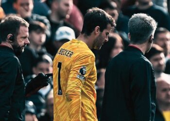 Seis semanas de baja para guardameta brasileño Alisson Becker