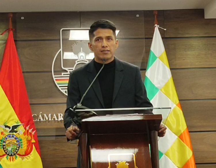 Andrónico insiste en reunión entre Gobierno, Legislativo y organismos financiadores