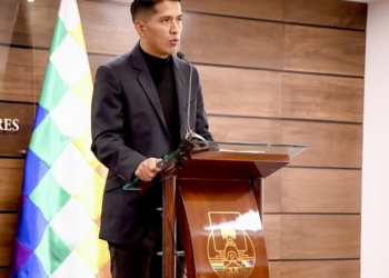 Andrónico: Se debe dejar de hacer política desde el papel de víctima