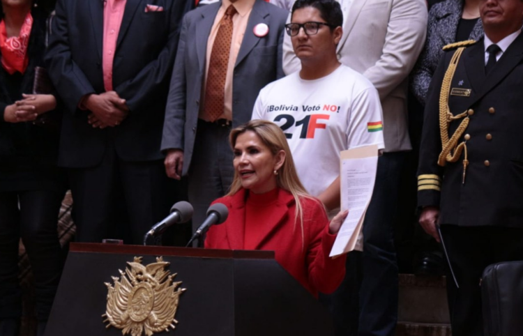 Añez reivindica el 21F como la fiesta nacional de la defensa de la democracia